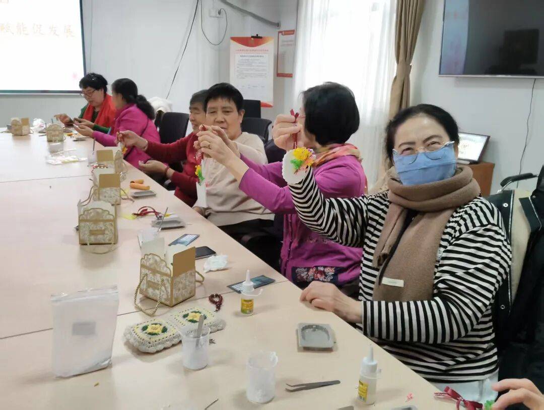 妇联凝聚巾帼力量开展多元巾帼关爱活动CQ9电子中国网站汉沽街道贾园里社区(图3)