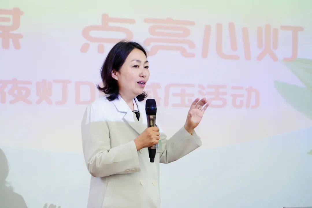 心灯：北京老年医院举办护士节艺术疗愈减压活动CQ9电子最新网站护理文化周 以花为媒 点亮(图2)